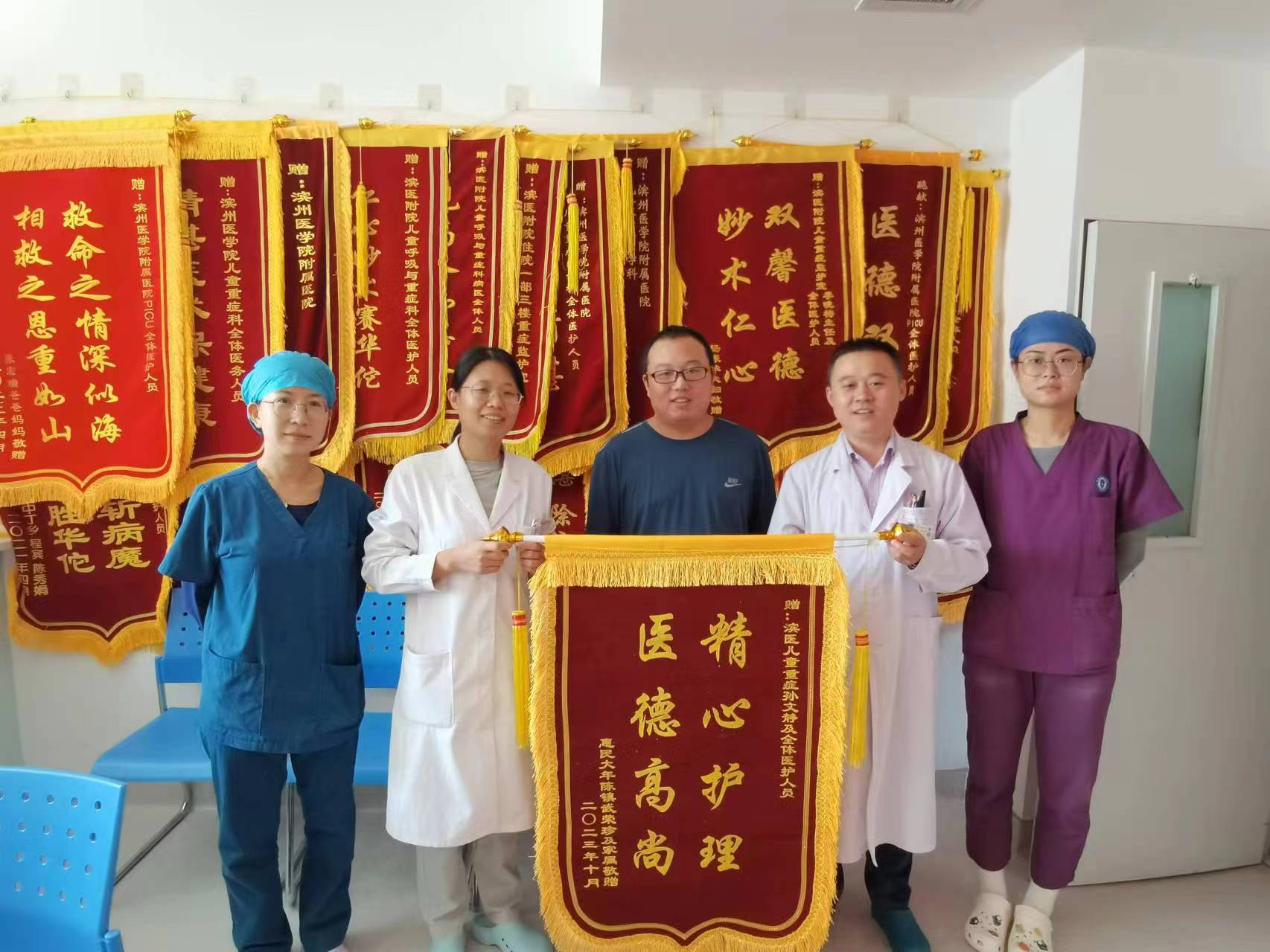 2023.10儿童重症医学科孙文静及全体医护人员.jpg