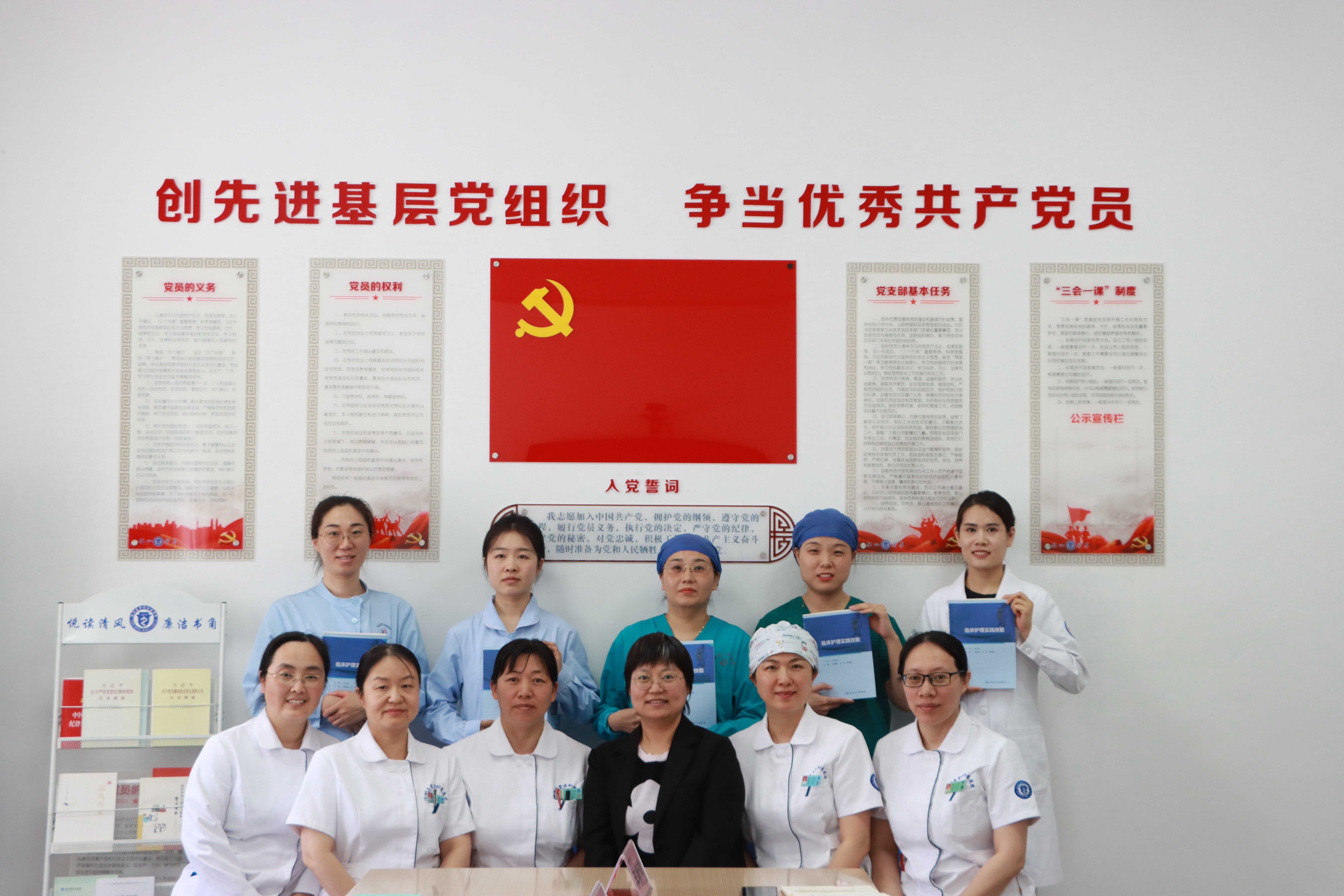 新闻-合影.JPG